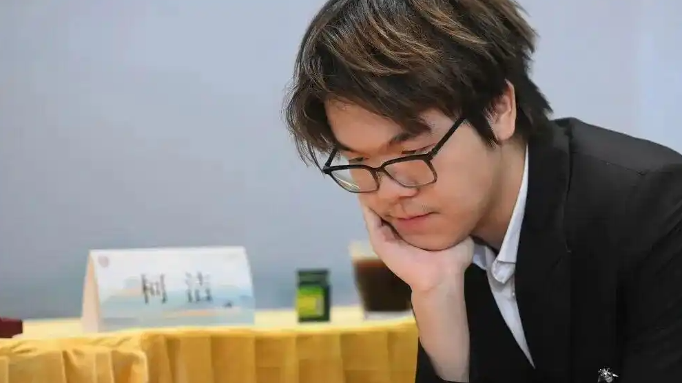 柯洁王中王冠军热搜配图