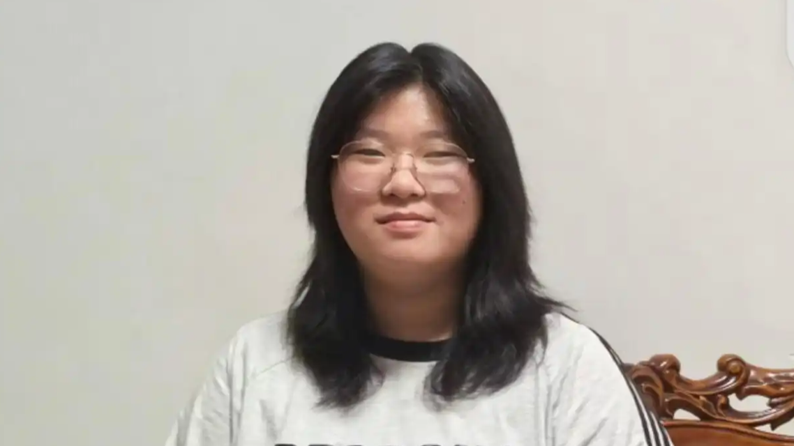 车辆坠河女孩失联 爸爸表弟爬窗获救热搜配图